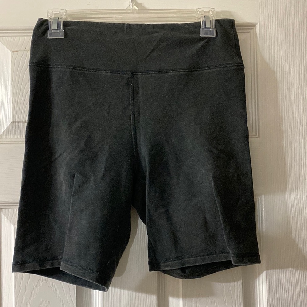 High waisted 8” biker shorts